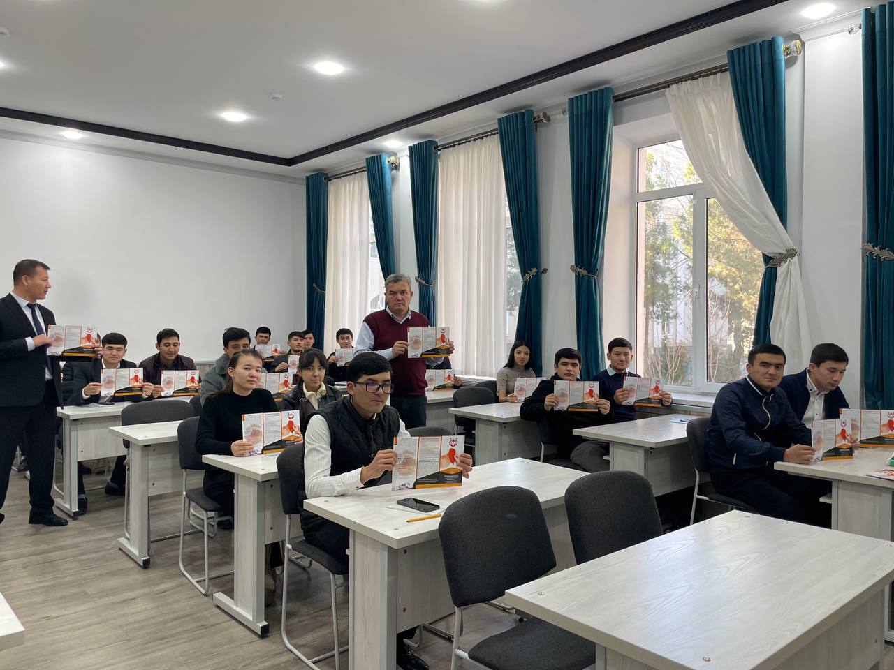 Institutumizga Samarqand viloyati OITS ga qarshi kurashish markazi  mutaxassisi tashrif buyurdi.