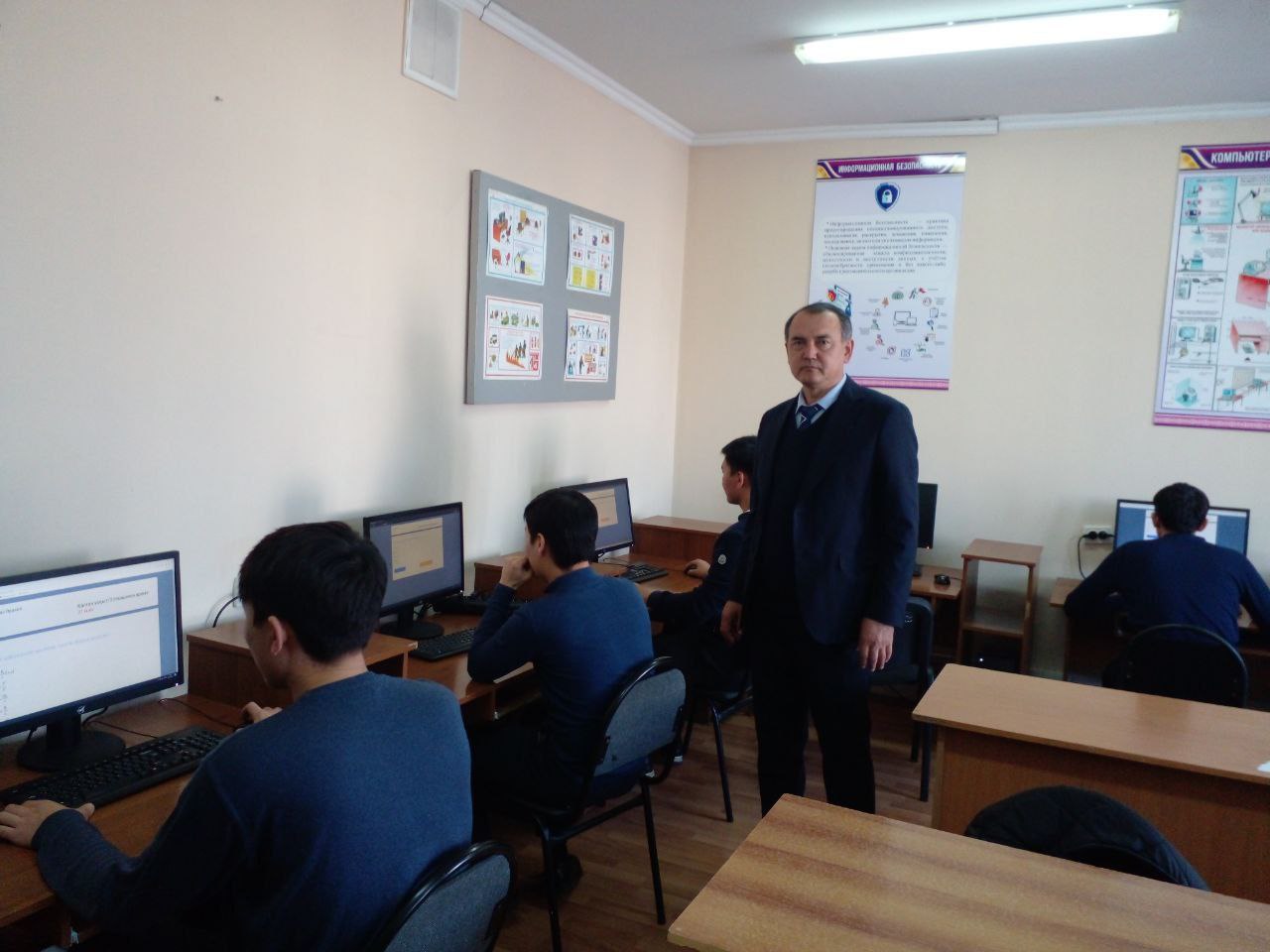 "Oliy matematika" kafedrasining bir guruh o'qituvchilari Qozog'istonda malaka oshirib qaytishdi.