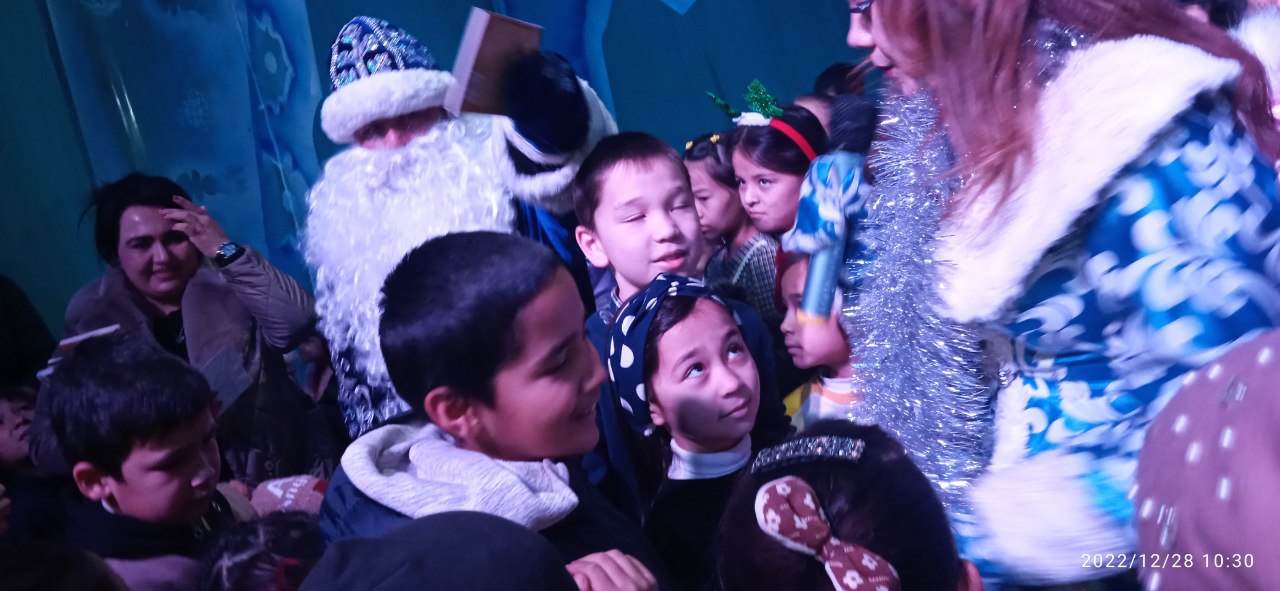 Institutimiz professor-o'qituvchilar va ishchi xodimlarining farzandlari uchun qogʻirchiq teatri tashkil etildi.