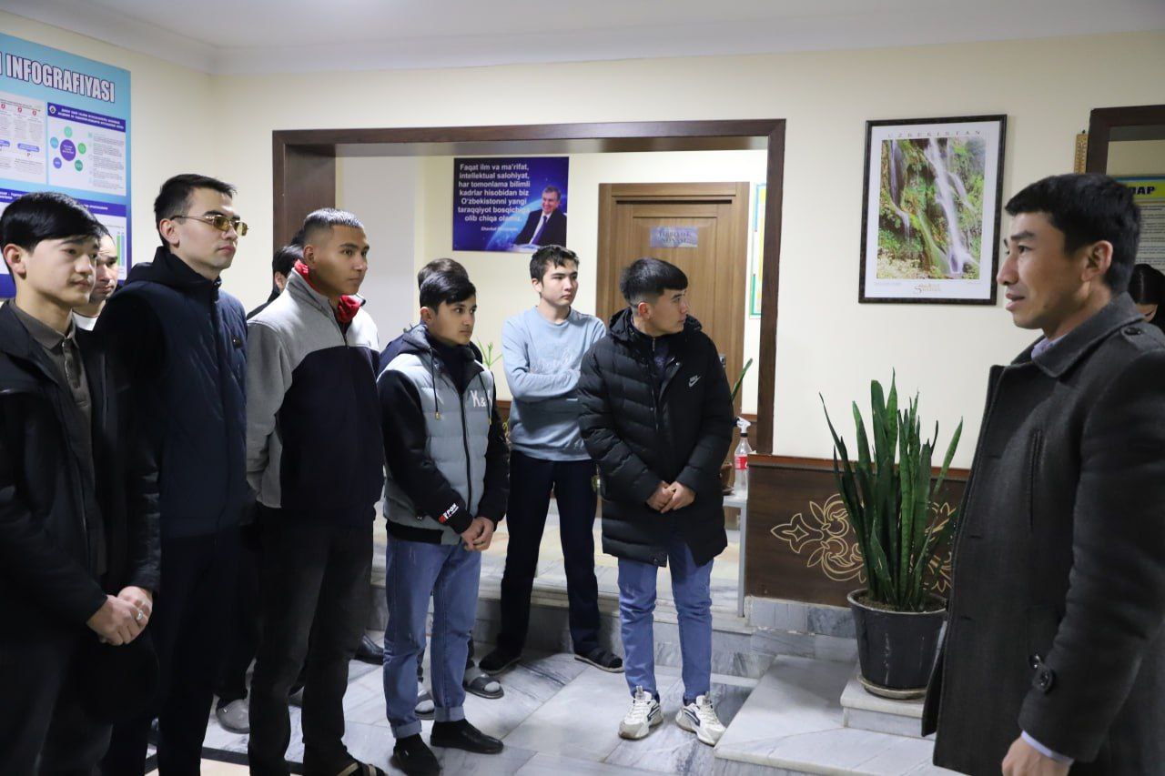 Samarqand iqtisodiyot va servis instituti talabalar turar joyida "Vatan himoyachilari kuni" munosabati bilan talaba...