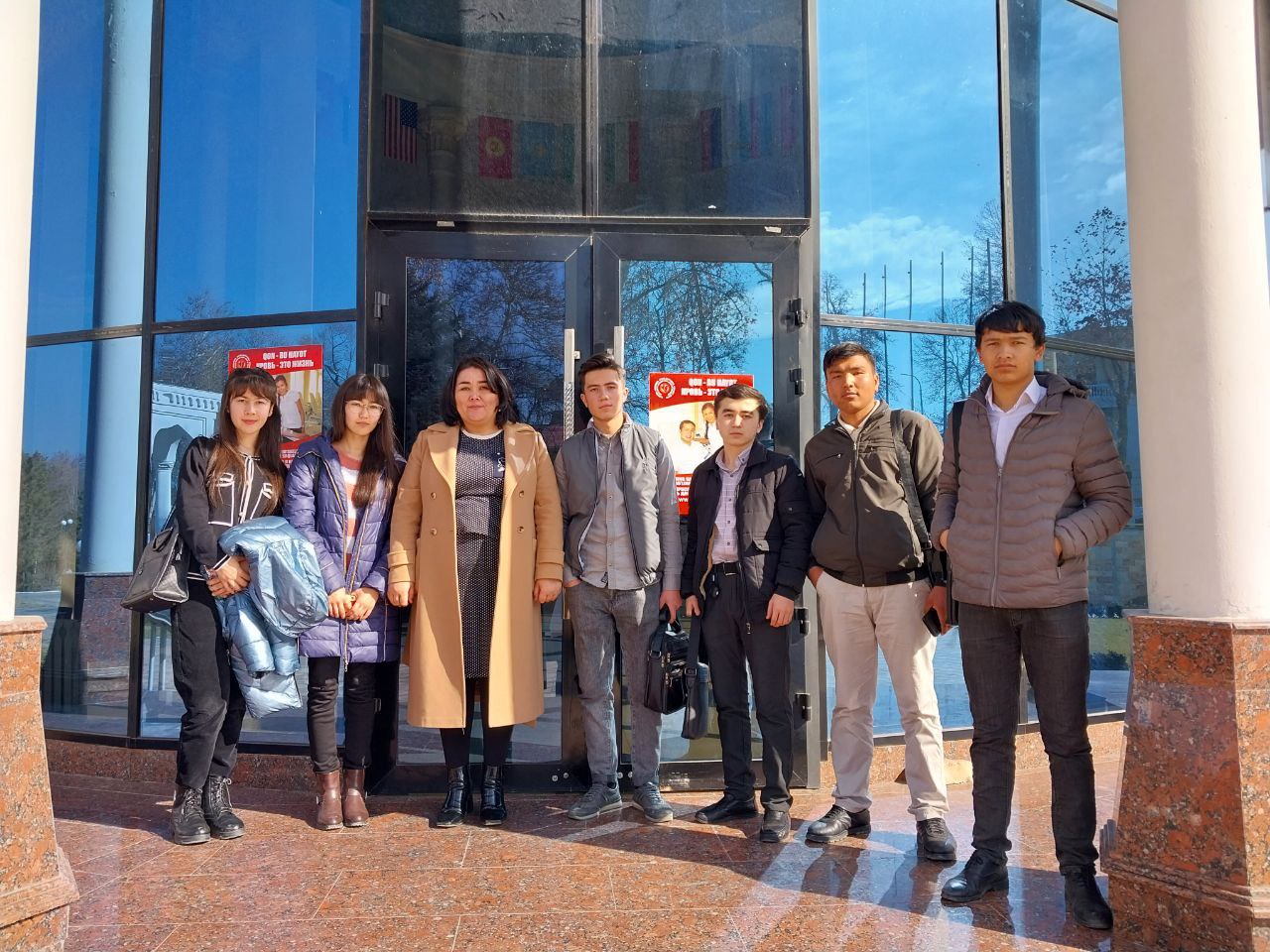 Samarqand iqtisodiyot va servis institutining  faollari "Men donorman" aksiyasida ishtirok etmoqda.