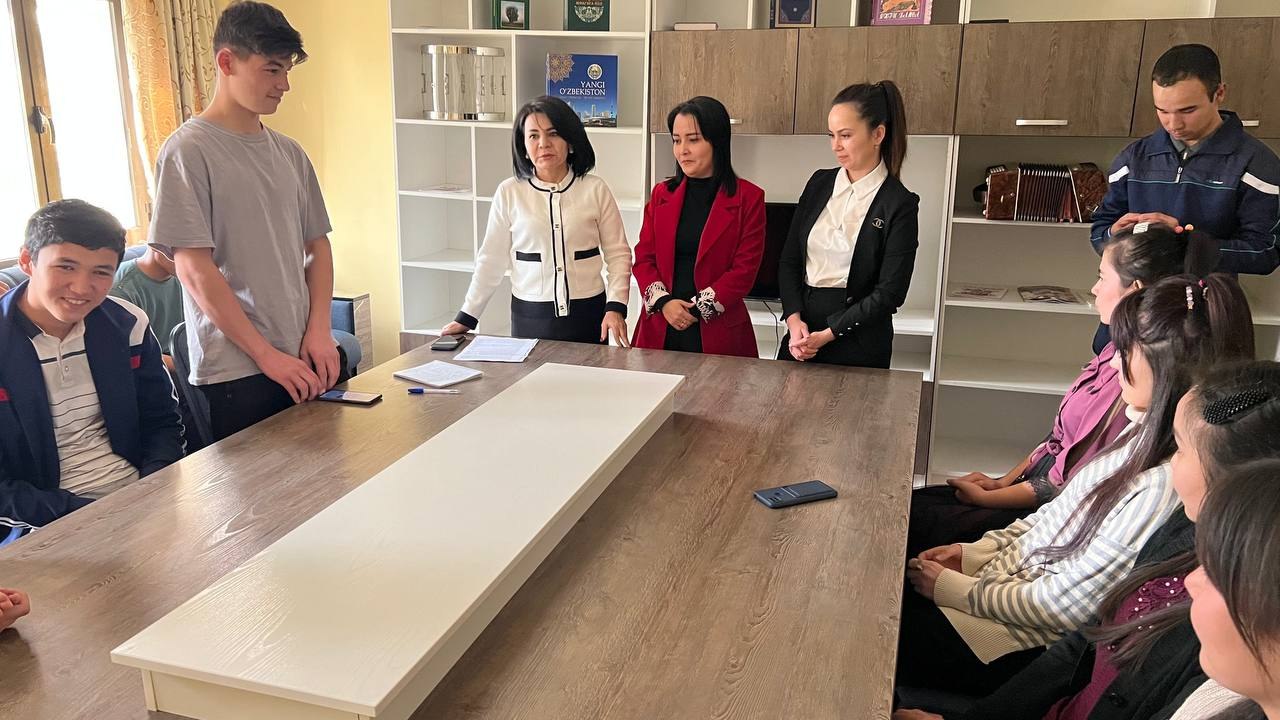 Bugun talabalar turar joyida Alisher Navoiyning 582 yilligi munosabati bilan  "Navoiy -  Xamsanavis shoir" nomli da...