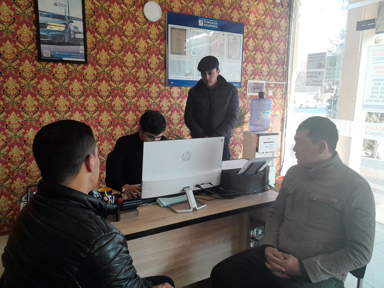 Talabalar amaliy mashg'ulot darsini ochiq sayyor dars sifatida olib borishdi