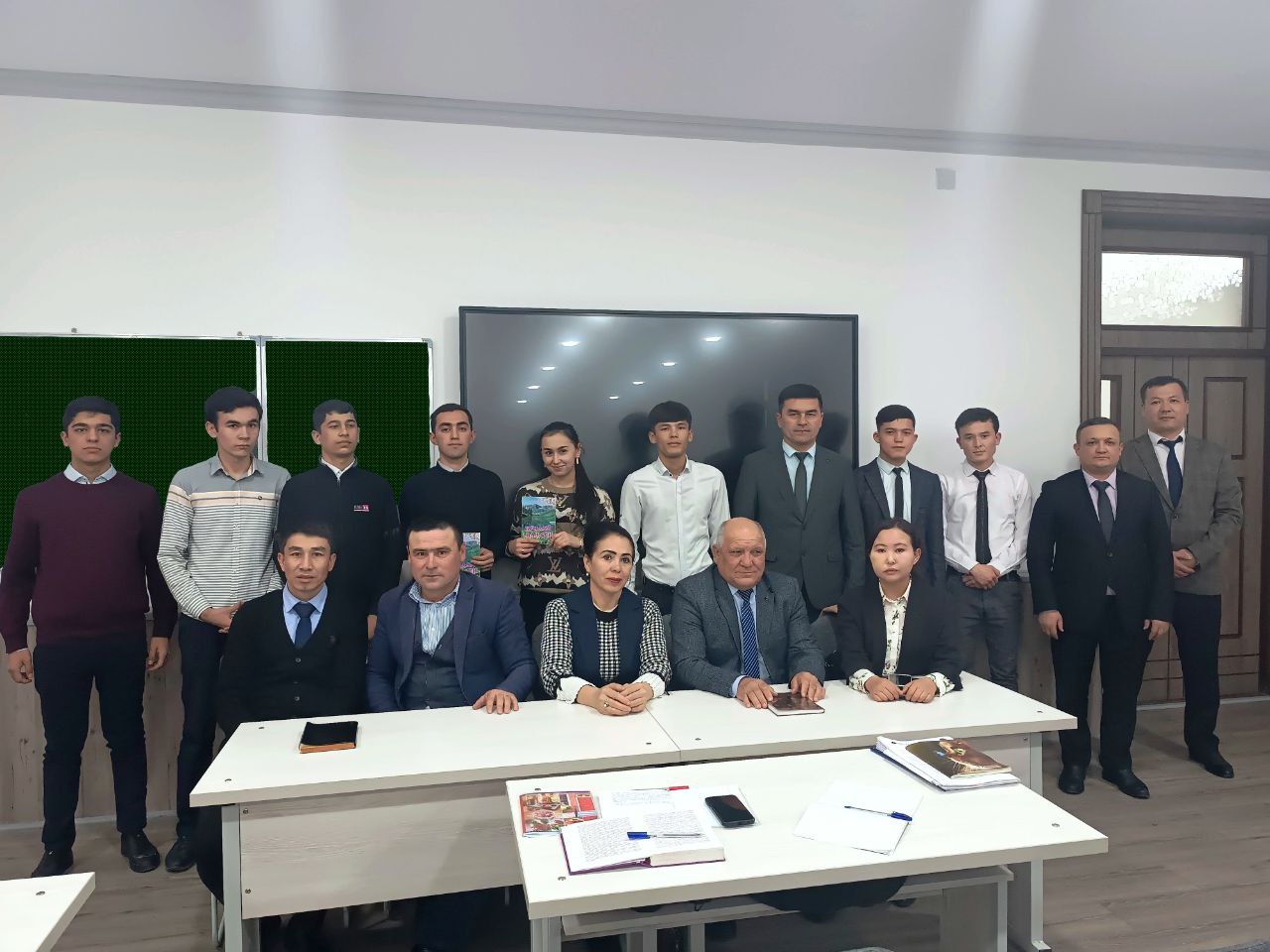 Samarqand iqtisodiyot va servis institutida yozuvchi va shoirlar bilan uchrashuv tashkil etildi