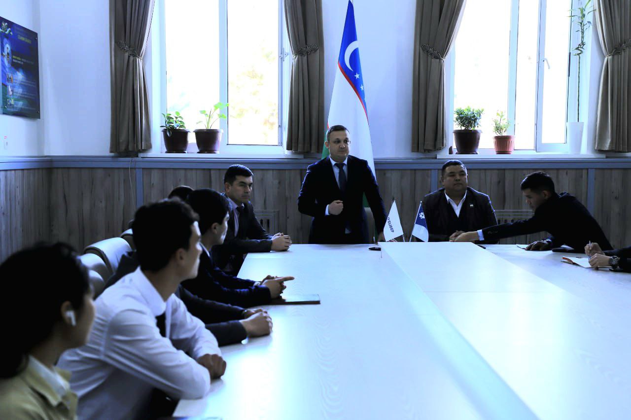 O'zLiDeP yetakchisi ishtirokida “Yoshlarni kasb-hunarga yo‘naltirish – ular bandligini taʼminlashdagi muhim vosita” mavz...