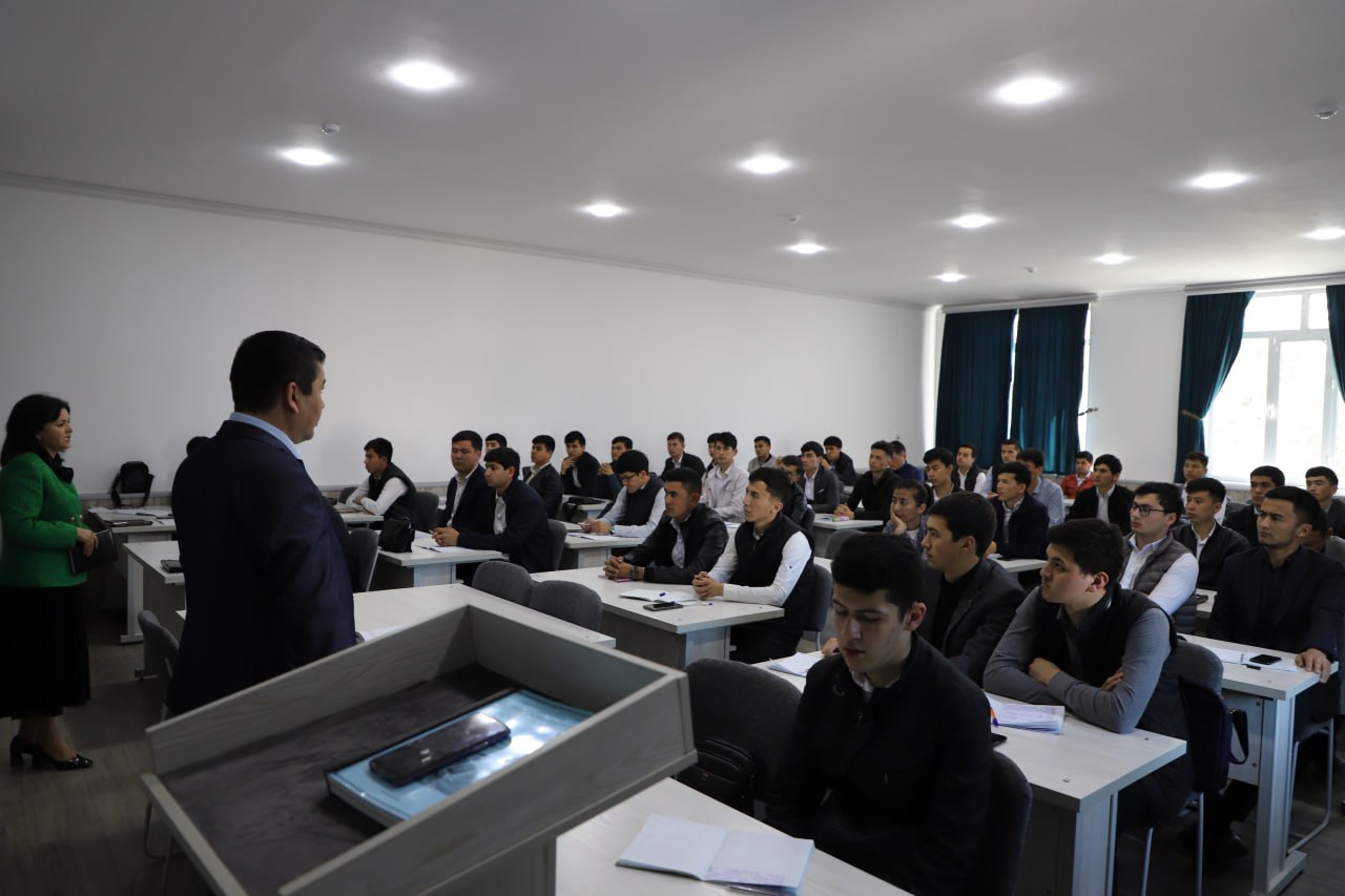 Institut huquqshunosi N.Ochilova tomonidan iqtisodiyot fakulteti talabalariga ''Yangilanayotgan konstitutsiya - kel...