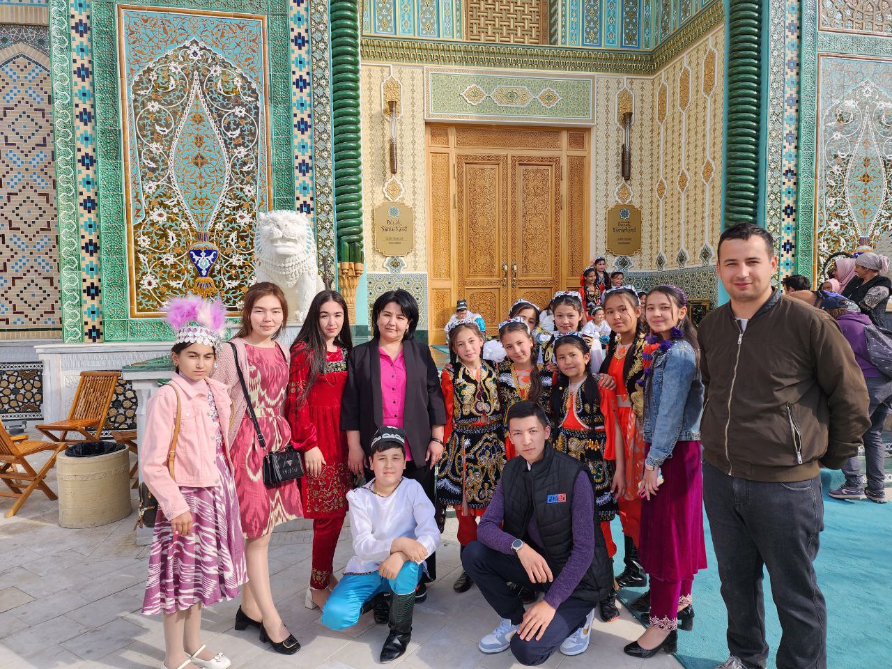 Talabalar "Boqiy shahrimiz bo'ylab sayohat" mavzusida Ipak yo'li turizm markaziga tashrif buyurishdi