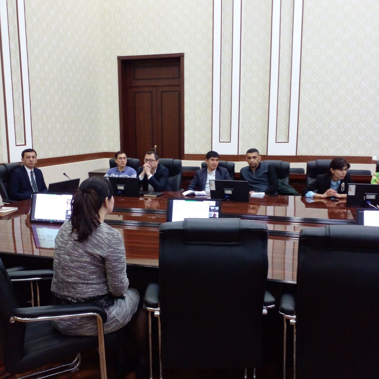 Institutda xorijiy professor ishtirokida seminar trening tashkil etildi