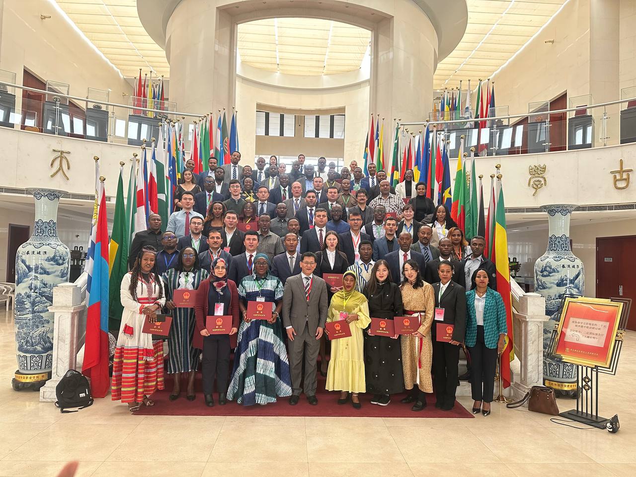 Samarqand iqtisodiyot va servis instituti o'qituvchisi Xitoyda malaka oshirib qaytdi