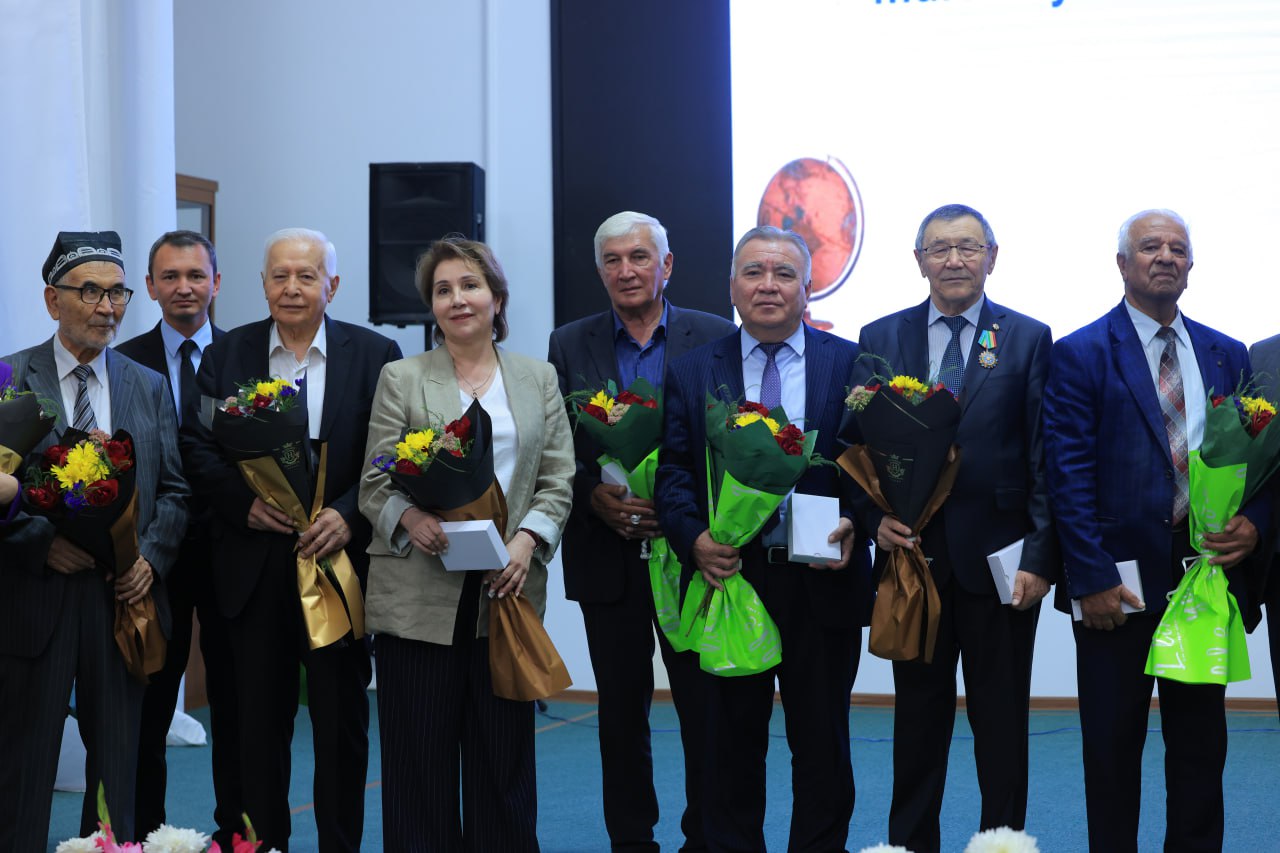 Samarqand iqtisodiyot va servis institutining bir guruh faol professor-o'qituvchilari "Oliy ta'lim a'loch...