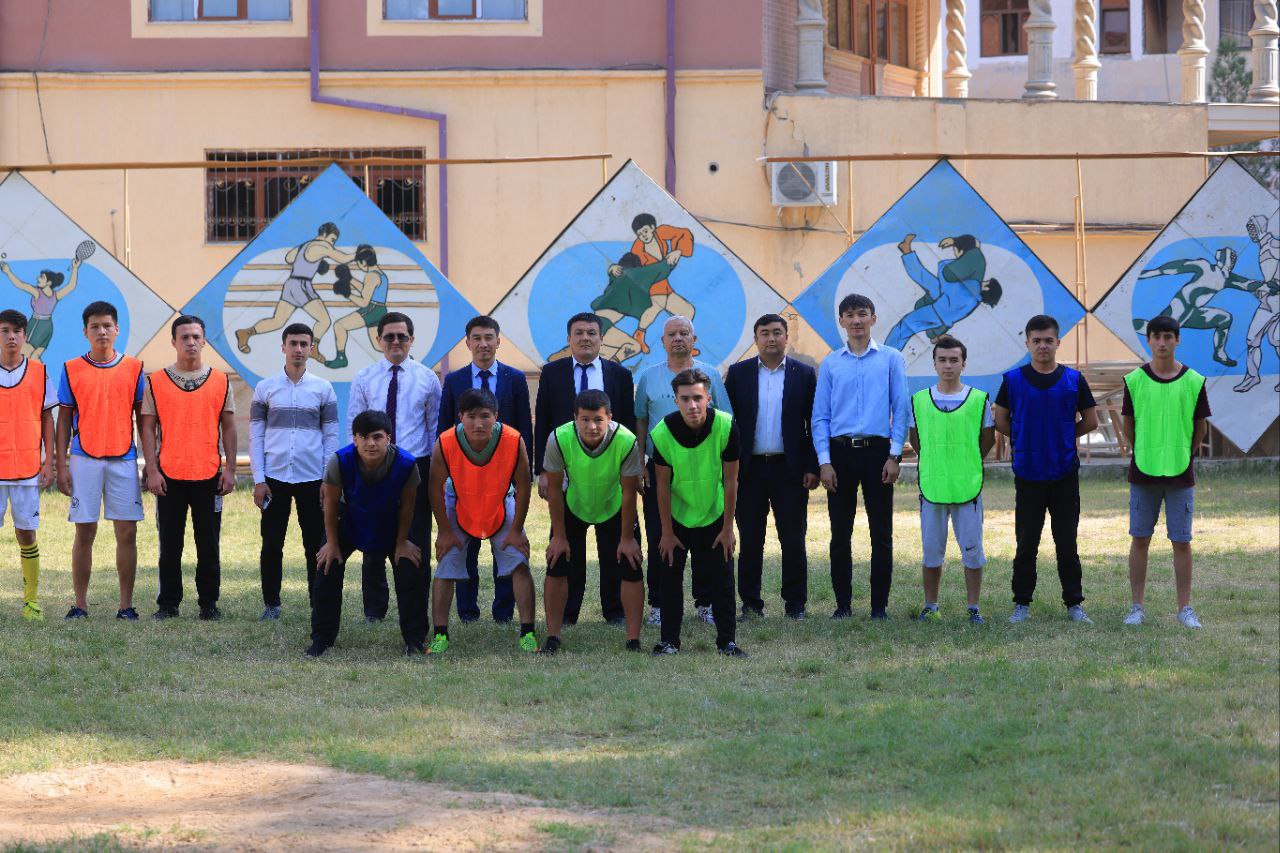 Marketing hamda logistika yo'nalishlari talabalari o'rtasida futbol musobaqasi tashkil etildi