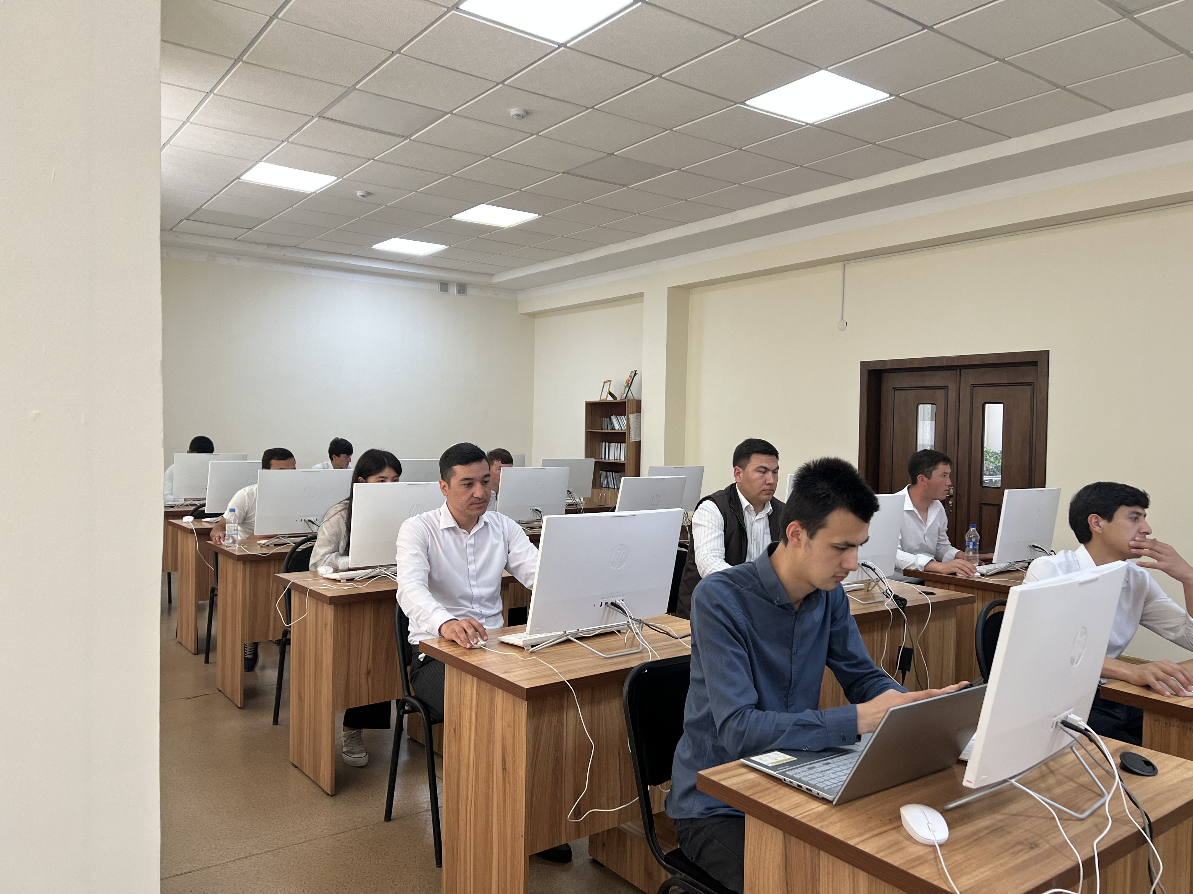 Magistratura bosqichi talabalari axborot-resurs markazida bo‘lishdi