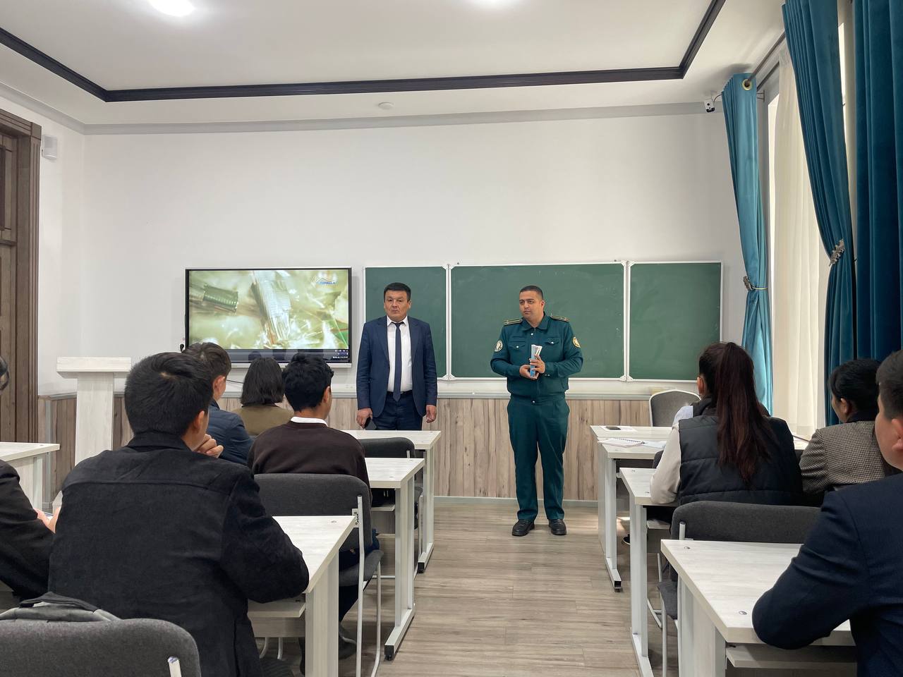 Samarqand iqtisodiyot va servis institutida “Yoshlar orasida giyohvandlik vositalari va psixotrop moddalar tarqalishining old...