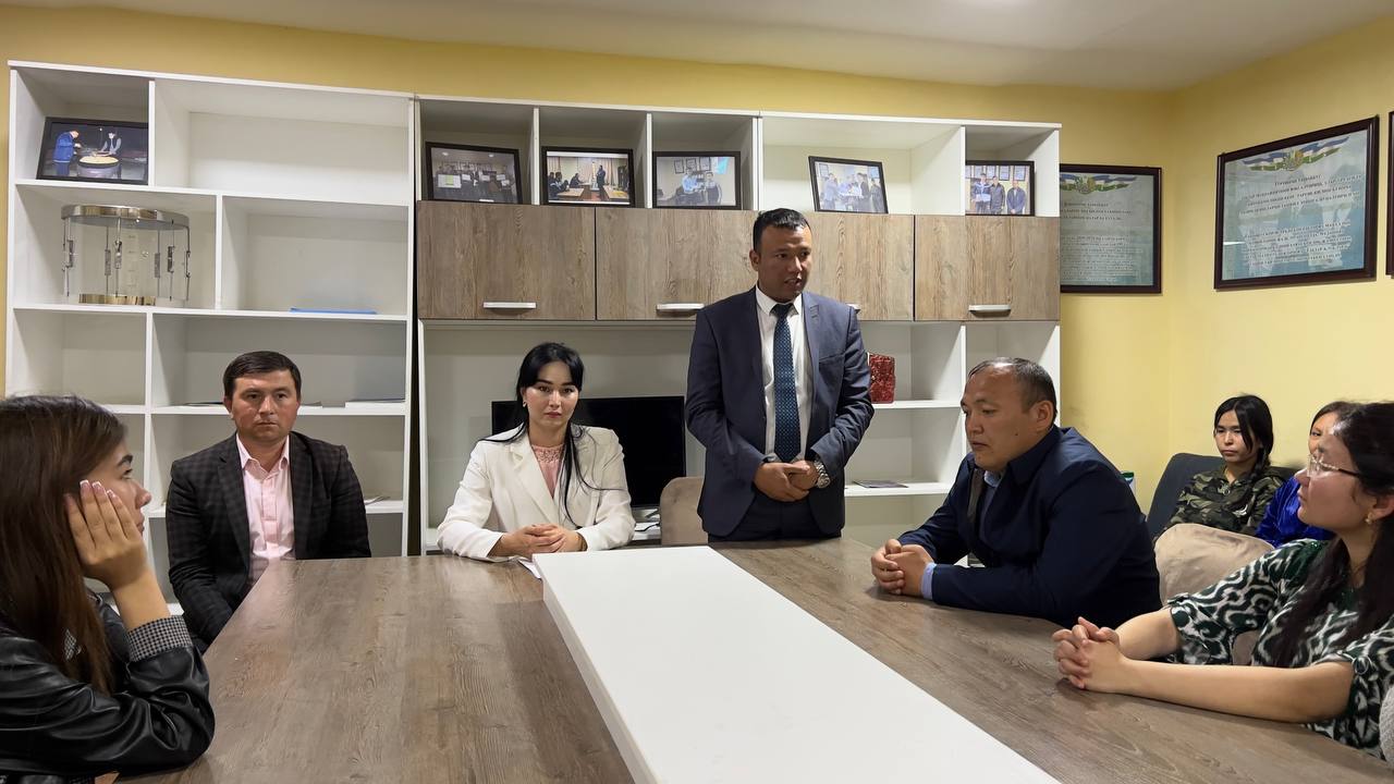 Talabalar turar joyida kechki taʼlim fakulteti tyutorlari tomonidan "Salomlashish odobi" mavzusida davra suhbati oʻ...