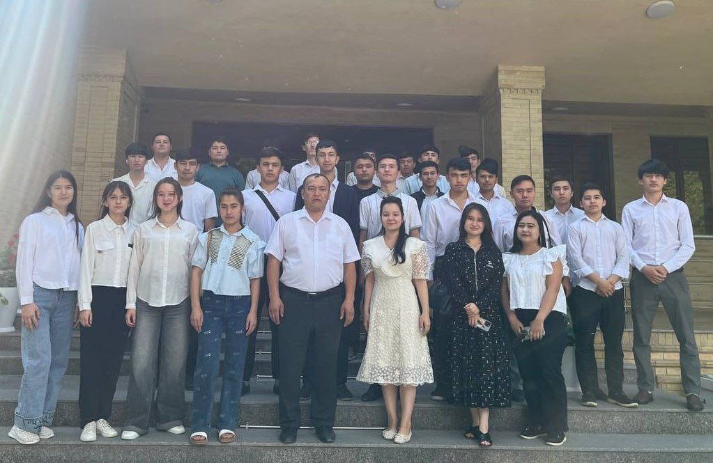 Bank-moliya xizmatlari fakulteti talabalari kutubxonaga tashrif buyurishdi 