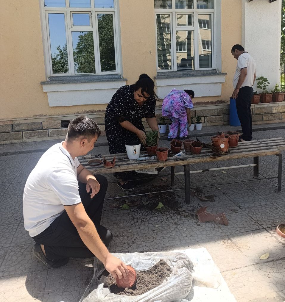 Buxgalteriya hisobi va menejment fakulteti hududida obodonlashtirish ishlari olib borildi