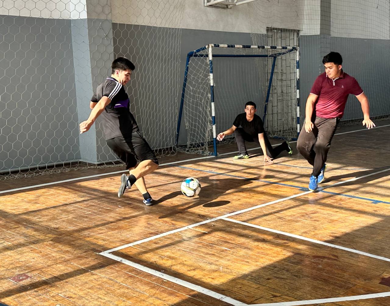 Buxgalteriya hisobi va menejment fakultetida "Dolzarb 90 kun" loyihasi doirasida futzal musobaqasi tashkil etildi