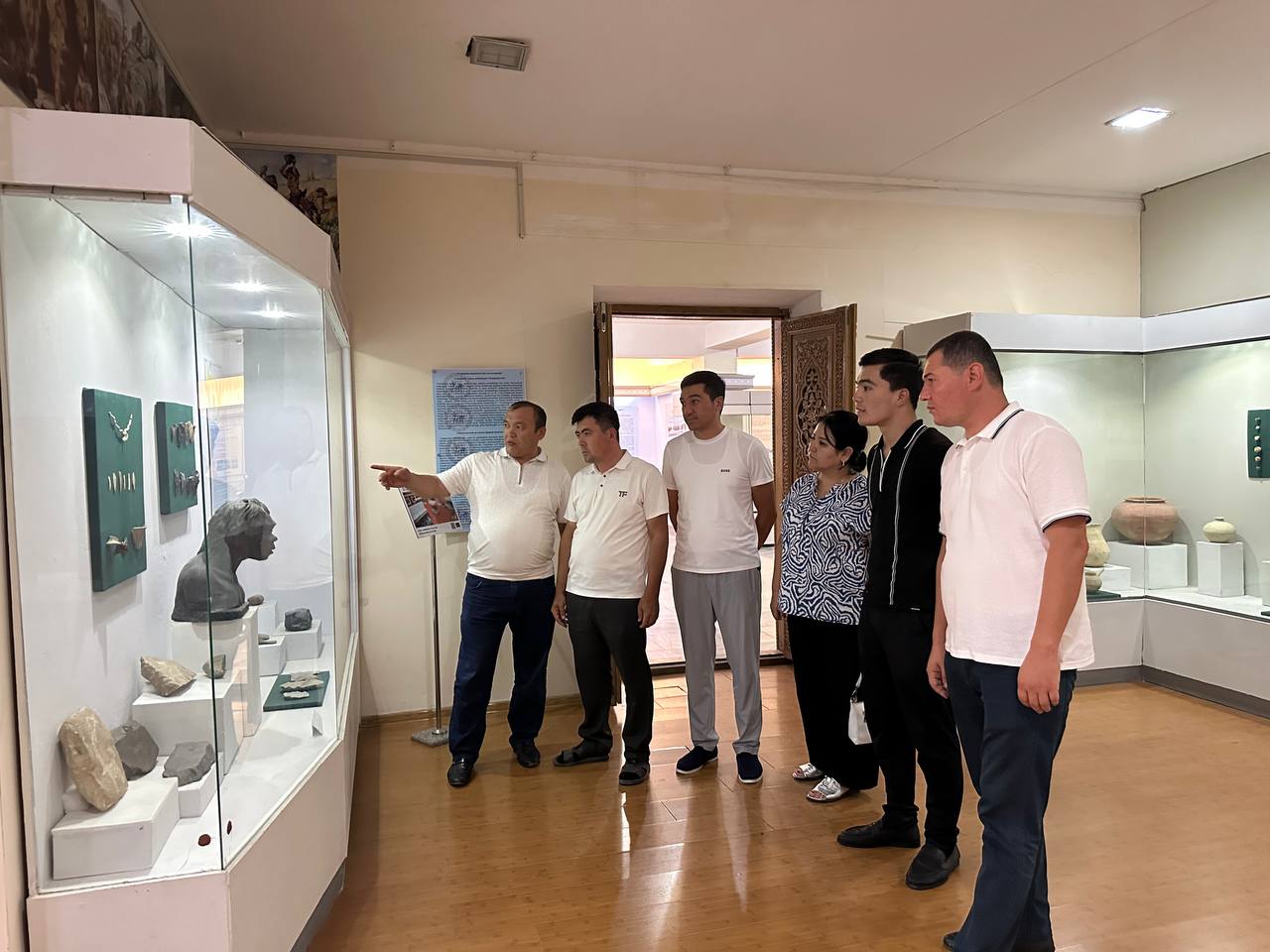 Bank-moliya xizmatlari fakulteti tyutorlari muzeyga tashrif buyurishdi