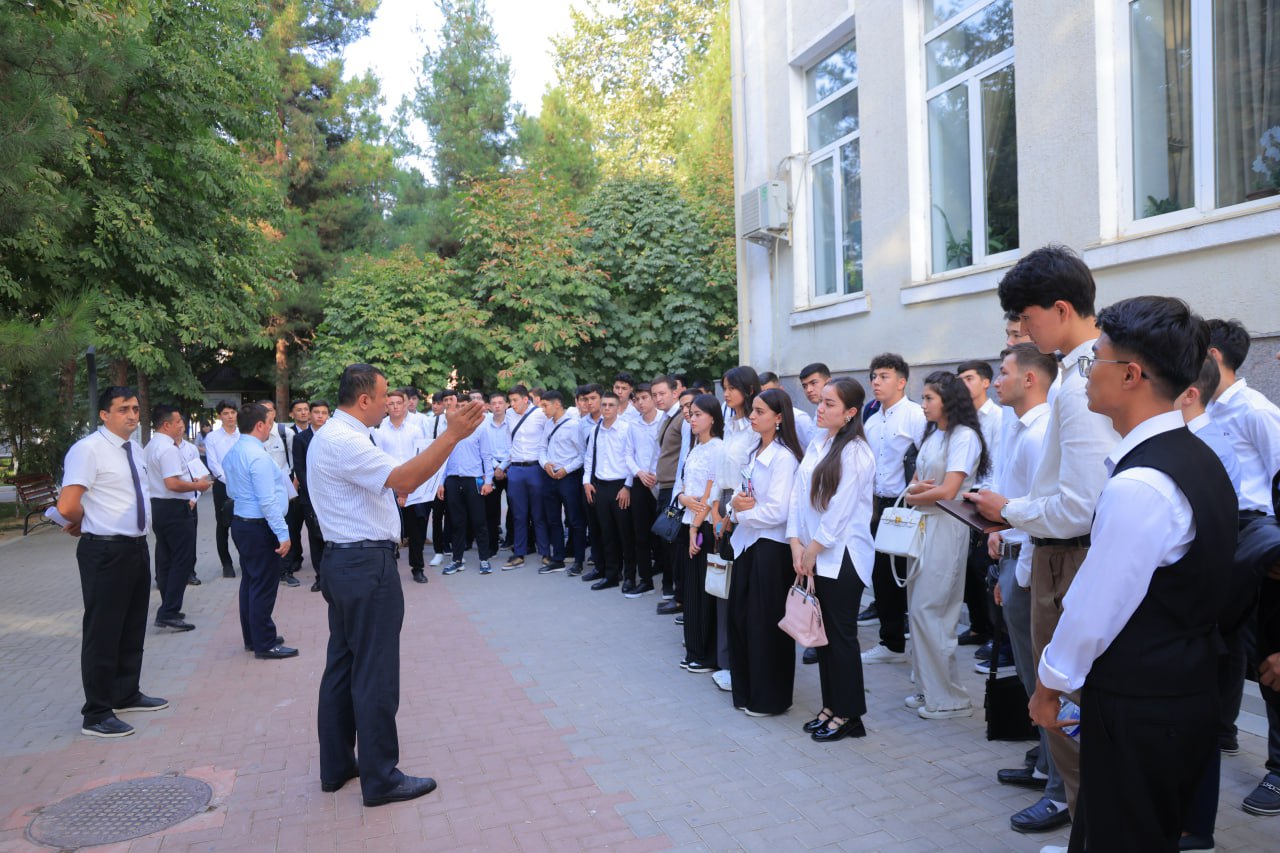 Kechki ta’lim fakulteti birinchi bosqich talabalari institut boʻylab tanishtiruv ekskursiyasida ishtirok etishdi