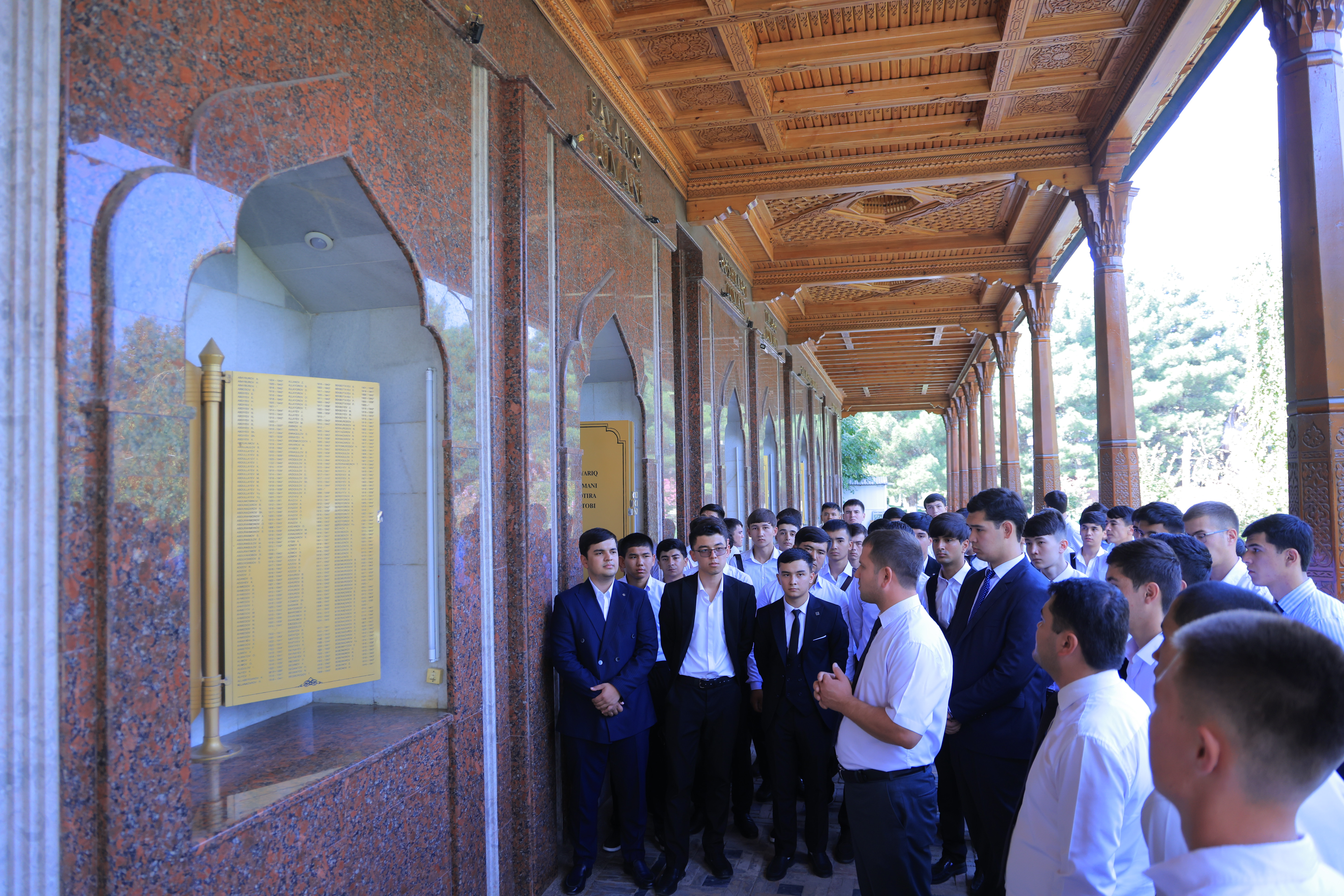 Buxgalteriya hisobi va menejment fakulteti birinchi bosqich talabalari uchun “Motamsaro ona” haykali majmuasiga ekskursiya ta...