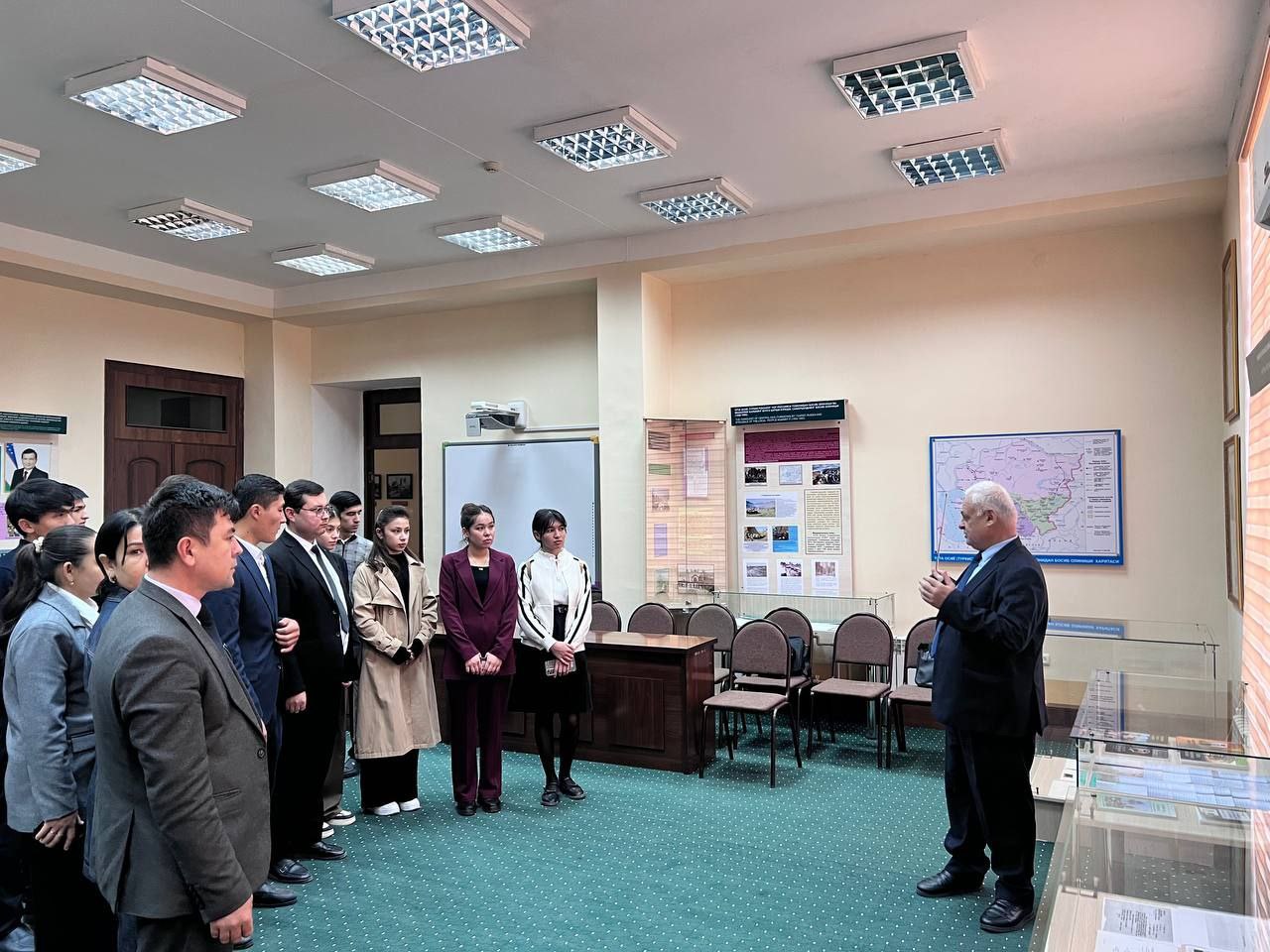 Bank-moliya xizmatlari fakulteti jamoasi Qatag'on qurbonlari xotirasi muzeyiga tashrif buyurdi