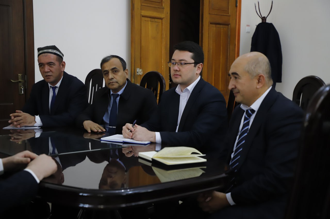 Qozogʻistonlik professorlar Samarqand iqtisodiyot va servis institutida