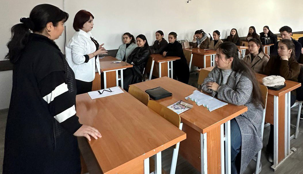 “Zo‘ravonlik va jinoyatlarning oldini olishda psixologik yondashuv” mavzusida davra suhbati tashkil etildi.